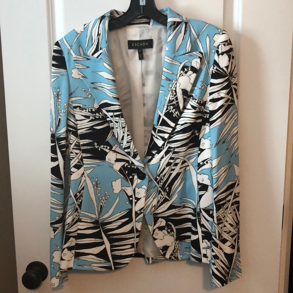 Escada blazer For Private Buyer only